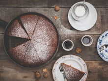 Pas de four, pas de vaisselle : le gâteau au chocolat le plus simple du monde à préparer