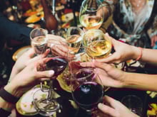 Kir, coupe de champagne ou cocktail : quel est l'alcool le moins calorique ?