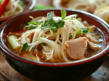 Soupe de porc et de nouilles comme à Pékin