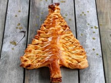 C’est le classique de l’apéritif de Noël : notre recette du sapin feuilleté à faire avec seulement 3 ingrédients !