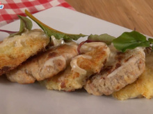 Haché de poulet rôti Douce France et ses galettes de pommes de terre, sauce au jus de pomme