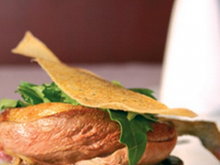 Volaille fermière des Landes au foin et morilles