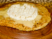 Galette de manioc et camembert grillé