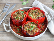 Pour changer des tomates, voici notre recette de poivrons farcis parfaite pour les repas d’été en famille !