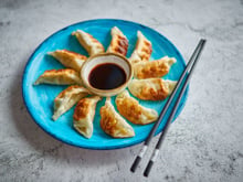 Gyozas aux crevettes et chou chinois