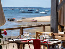 “Top 5 des pires repas de ma vie” : critiqué par un influenceur, ce célèbre restaurant vu dans les Petits mouchoirs l’attaque en justice