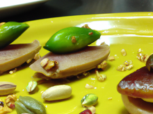 Bouchées de foie gras de canard poêlé et Ratte du Touquet écrasées, pistaches et piment