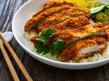 Oubliez les œufs, voici l’ingrédient idéal pour que vos panures de poulet soient bien croustillantes !