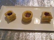 Bouchée à la reine au roquefort et à la poire au vin