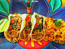 Tacos de poulet et riz mexicain