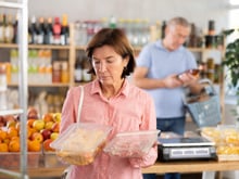 Ce poulet tout prêt contient 11 % d’eau… et ce n’est pas la seule mauvaise surprise selon cet expert !