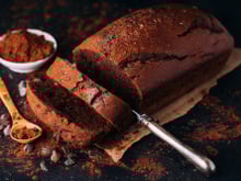 Cette recette incroyable de gâteau au vin rouge pour ne pas jeter vos bouteilles ouvertes après Noël