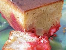 Cake aux poires et aux pralines roses