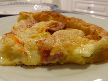 Tarte Fine à la fondue de poireaux, saucisse de Morteau, pommes de terre et Reblochon