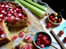 Cake à la rhubarbe et cerises