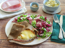 Galette de sarrasin à la raclette et fondue d'endives