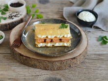 Millefeuille croustillant de saumon MOWI Traiteur Fumé 3 poivres et baie de Sichuan au fromage frais