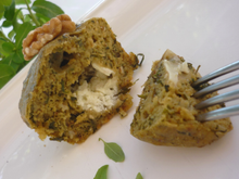 Moelleux au pesto de noix et son cœur de chèvre fondant