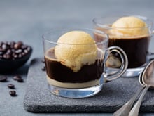 Découvrez l'affogato : un délicieux dessert glacé italien au café à savourer cet été !