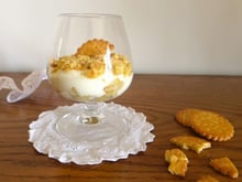Trifle à la pomme verte épicée au miel et sablés bretons
