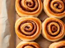 Cette recette express vous permet de réaliser des cinnamon rolls en 5 minutes avec de la pâte à pizza et de la pâte feuilletée