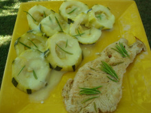 Délice de courgette, accompagnée de sa sauce au chèvre