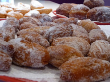 Schenkelés ou beignets 'Cuisses de dames'