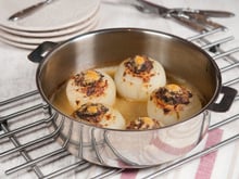 Oignons des Cévennes farcis au veau, épinards et parmesan