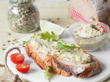 Tartine de pois-camole et citron vert (pois cassés)
