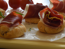 Petits pains aux tomates séchées et speck maison