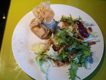 Aumônières au chèvre, oignons et lardons