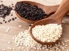 Plus de calcium que le lait ? Découvrez cette graine aux propriétés exceptionnelles, presque jamais consommée, qui renforce les os et les dents