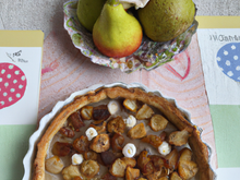 Tarte aux poires, fruits secs et macarons d'Amiens