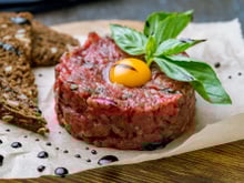 Encore meilleur qu’au bistrot, Norbert Tarayre nous montre comment faire très facilement un tartare de bœuf  !