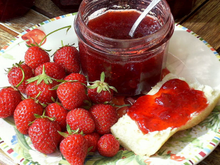 Confiture de fraises avec des petits morceaux