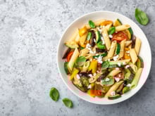 Comment préparer une salade composée équilibrée ?