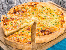 Parfaite pour se régaler facilement et rapidement : la recette de tarte aux oignons express de chef Damien