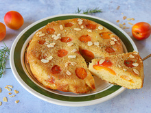 Gâteau renversé aux abricots et romarin