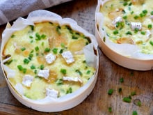 Quiche sans pâte aux courgettes et camembert dans sa boite