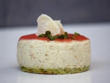 Bavarois d'aubergine  sur  biscuit pistache/parmesan, coulis minute de tomates crues
