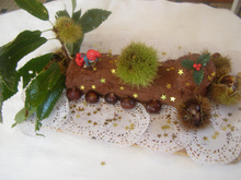 Bûche de crêpes pour Noël, mousse de châtaignes et ganache au chocolat