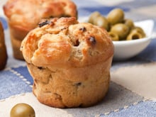 Cake aux olives au Camembert Le Rustique