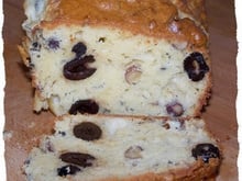 Cake aux noix, roquefort et olives