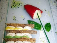 Comme un gentil coquelicot (la brandade de morue revisitée, une au fenouil en pimentos del piquillos, une à la crèmefouettée servie en tacos de pâte à raviole)