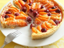 Tarte aux abricots et aux framboises