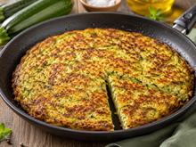 Prête en 10 minutes et avec 2 courgettes : cette recette express à la poêle va vous sauver la mise pour le dîner