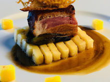 Filet mignon de porc aux marrons glacés, millefeuille de rutabaga