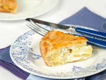 Tourte aux pommes de terre et au boursin à l'ail et aux fines herbes