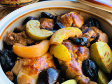 Tajine de poulet, pommes et pruneaux