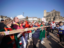 Un sandwich aux rillettes plus grand que Notre-Dame de Paris bat le record du monde au Mans !